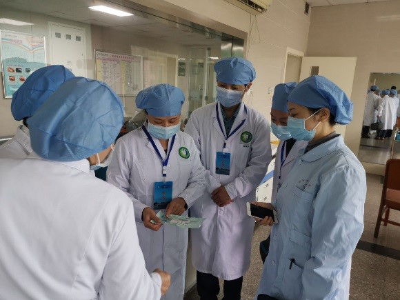 四川省口腔医疗质量控制中心专家赴德阳市开展口腔质控督查和院感培训2.jpg 四川省口腔医疗质量控制中心专家赴德阳市开展口腔质控督查和院感培训2.jpg