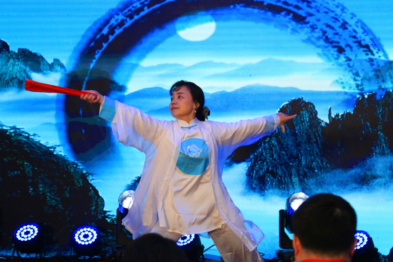 F:\桌面\新春晚会挑选\IMG_6521_副本.jpg